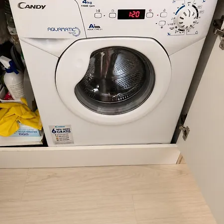 Cozy In A Netflix Parking Apartmán